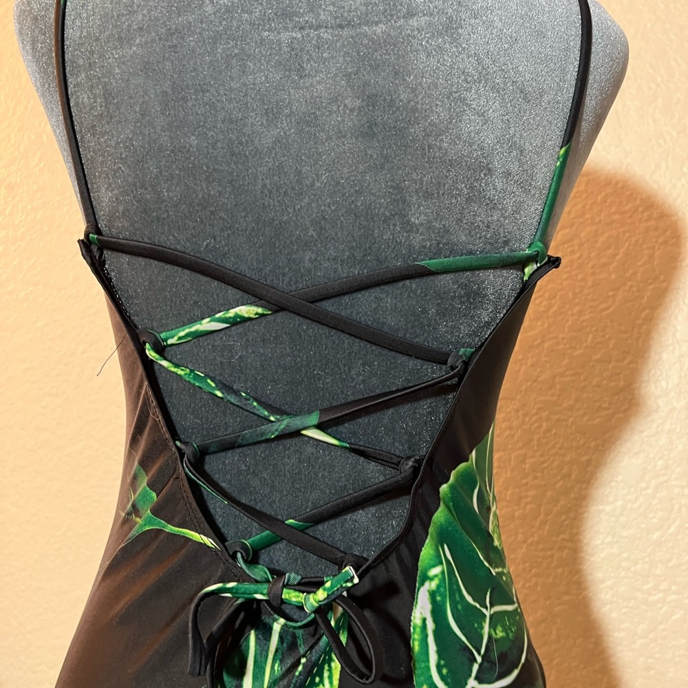 NWOT BLACK LACE-UP ADJUSTABLE LOW BACK ONE PIECE WITH TROPICAL LEAF PRINT - Picture 7 of 11